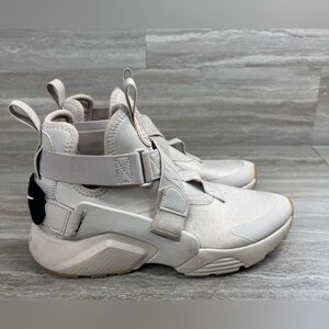 Nike Air Huarache City Desert Sand Running Sneakers Womens Size 7.5